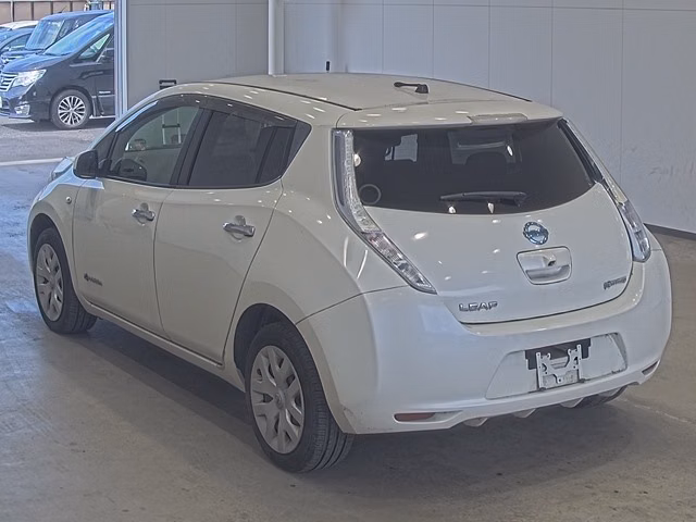 NISSAN LEAF