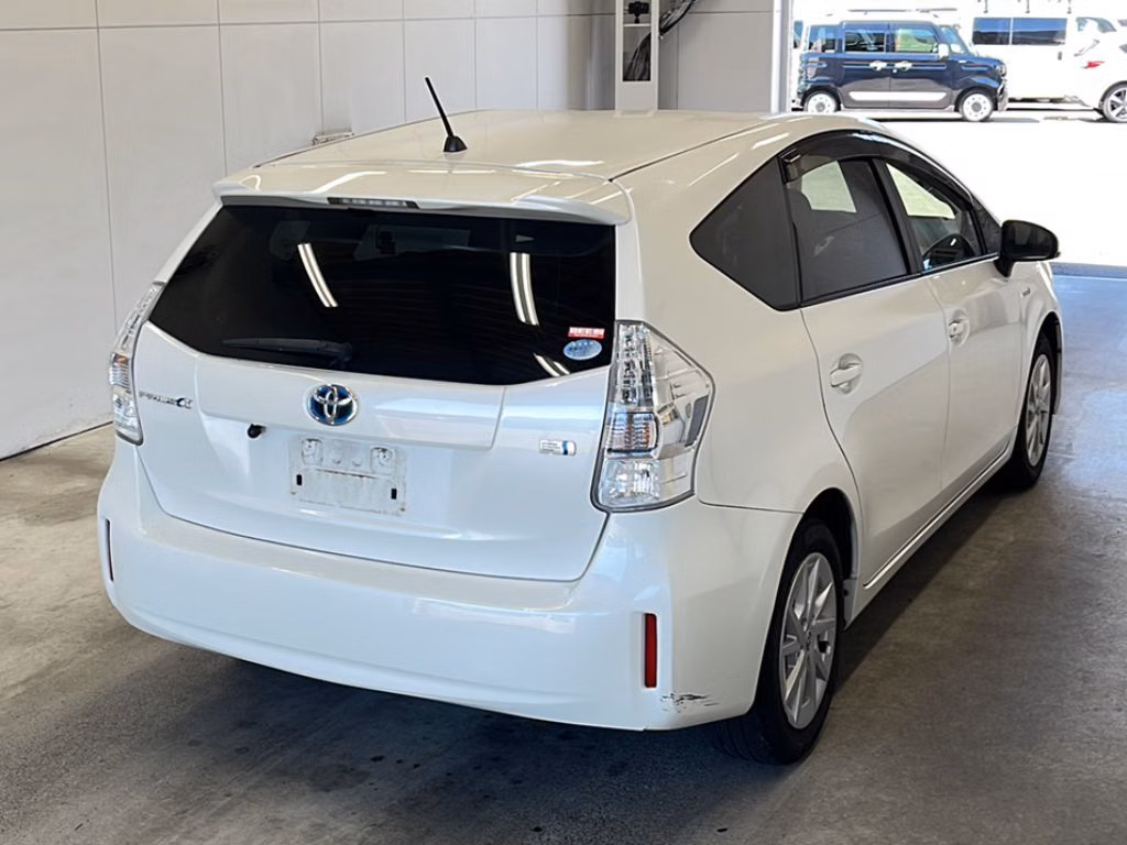 TOYOTA PRIUS ALPHA