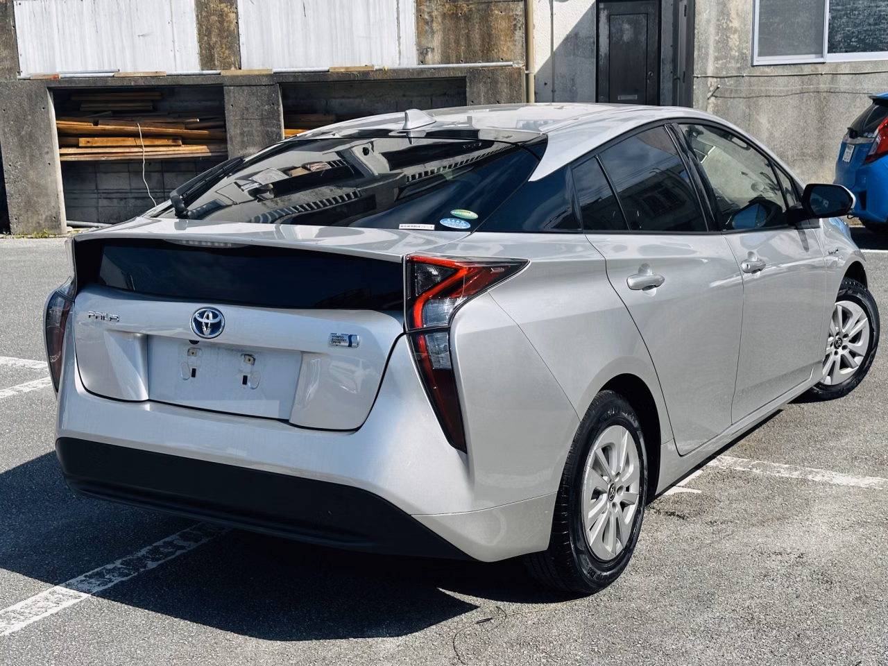 TOYOTA PRIUS