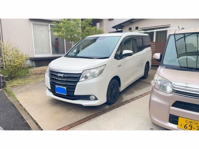 TOYOTA NOAH