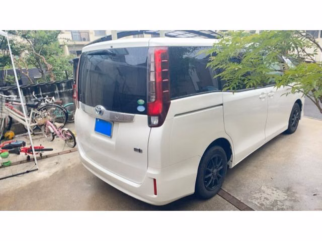 TOYOTA NOAH