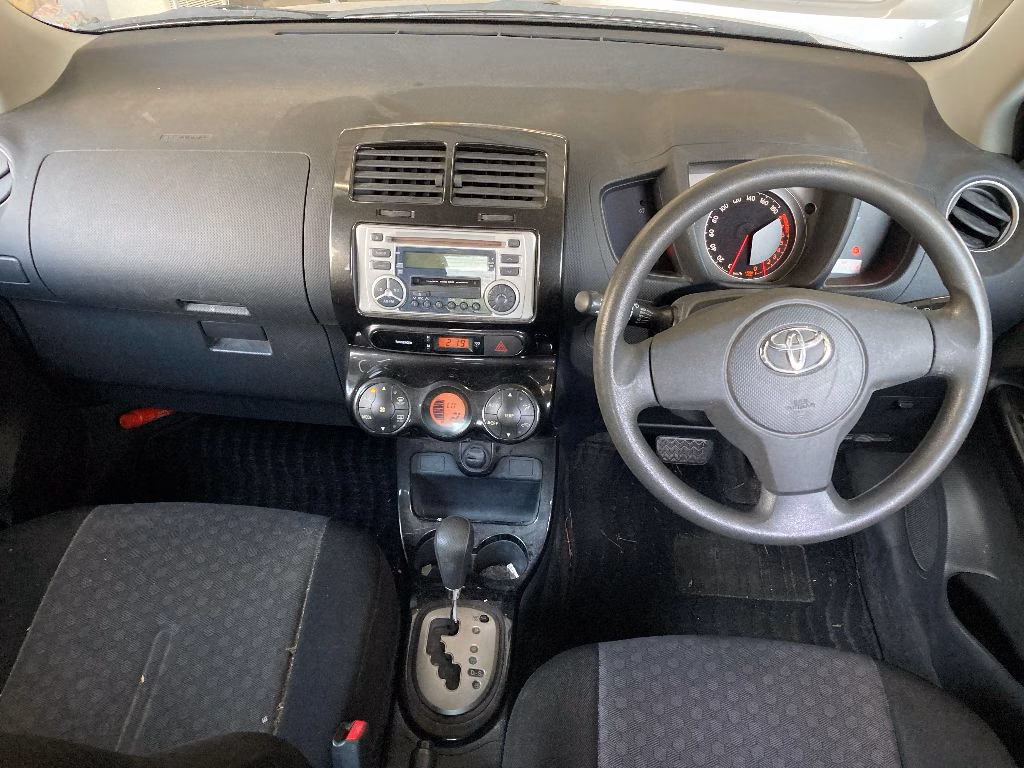 TOYOTA IST