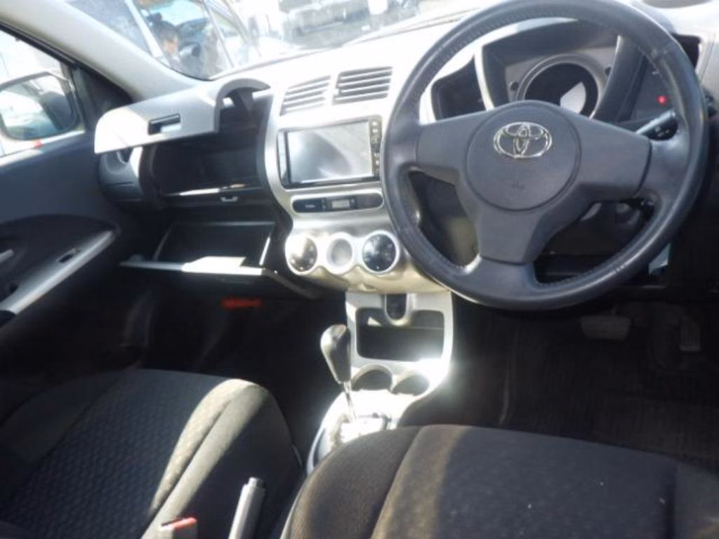 TOYOTA IST