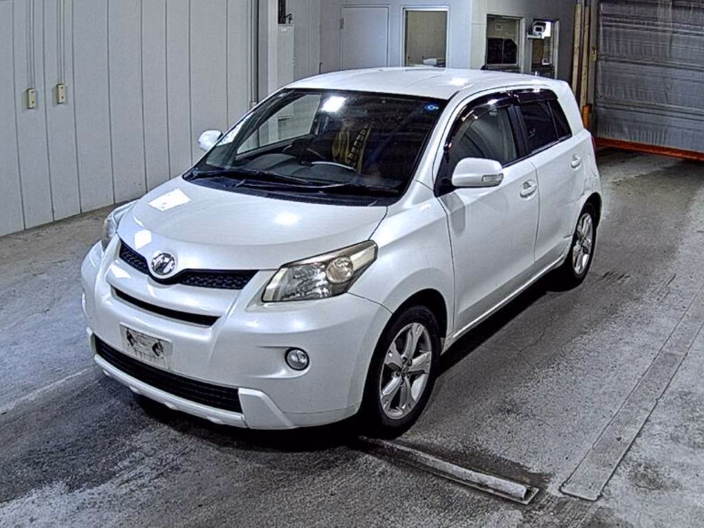 TOYOTA IST