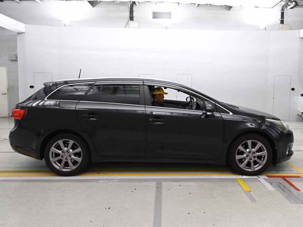 TOYOTA AVENSIS