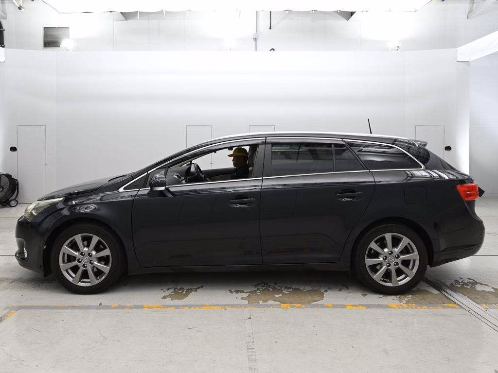 TOYOTA AVENSIS