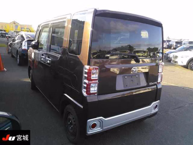 DAIHATSU WAKE