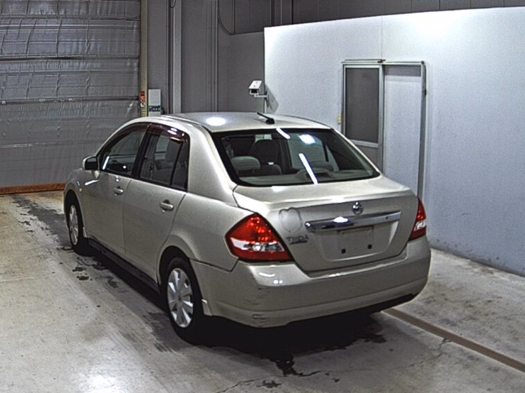 NISSAN TIIDA LATIO