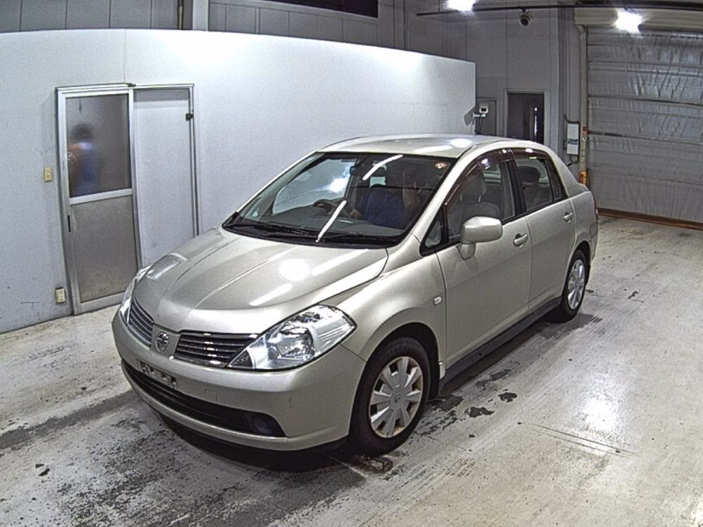 NISSAN TIIDA LATIO