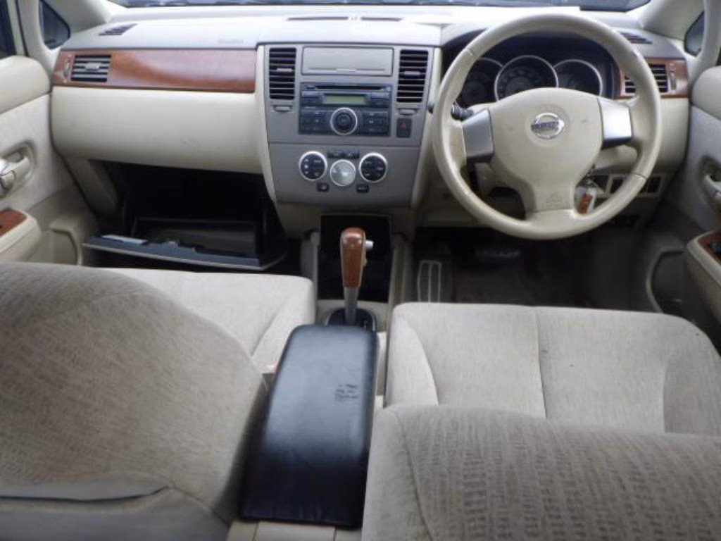 NISSAN TIIDA LATIO