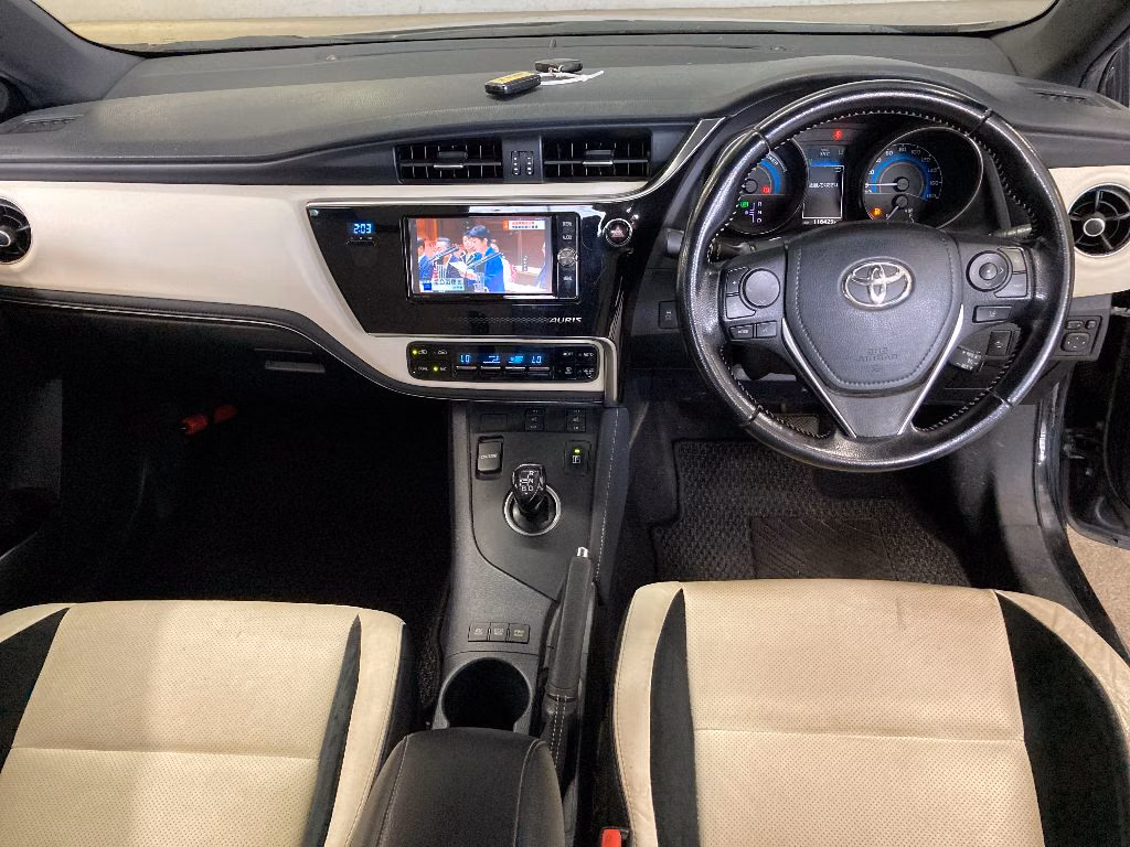 TOYOTA AURIS