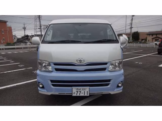 TOYOTA HIACE