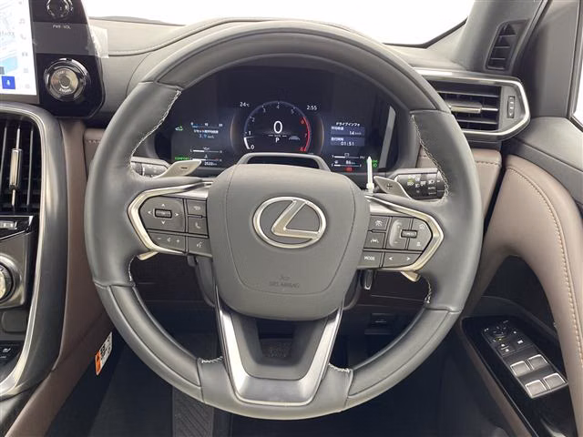LEXUS LX600