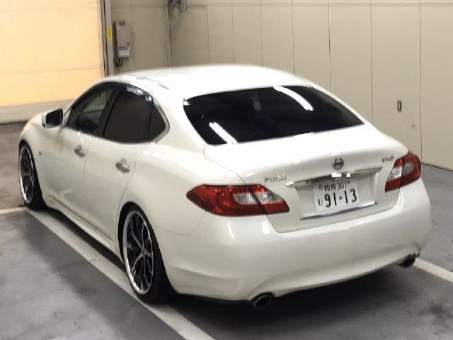 NISSAN FUGA