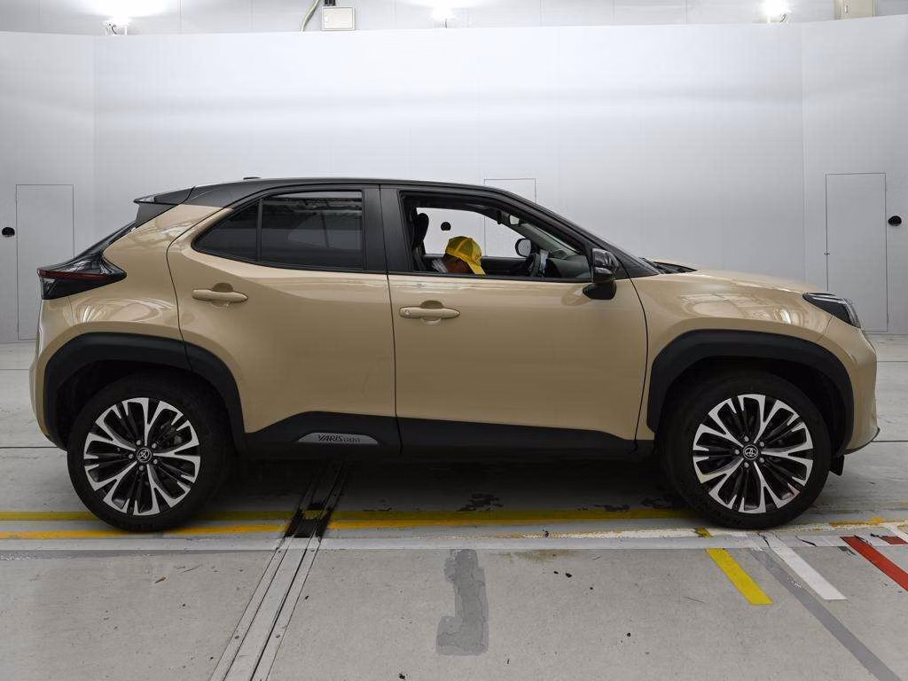 TOYOTA YARIS CROSS