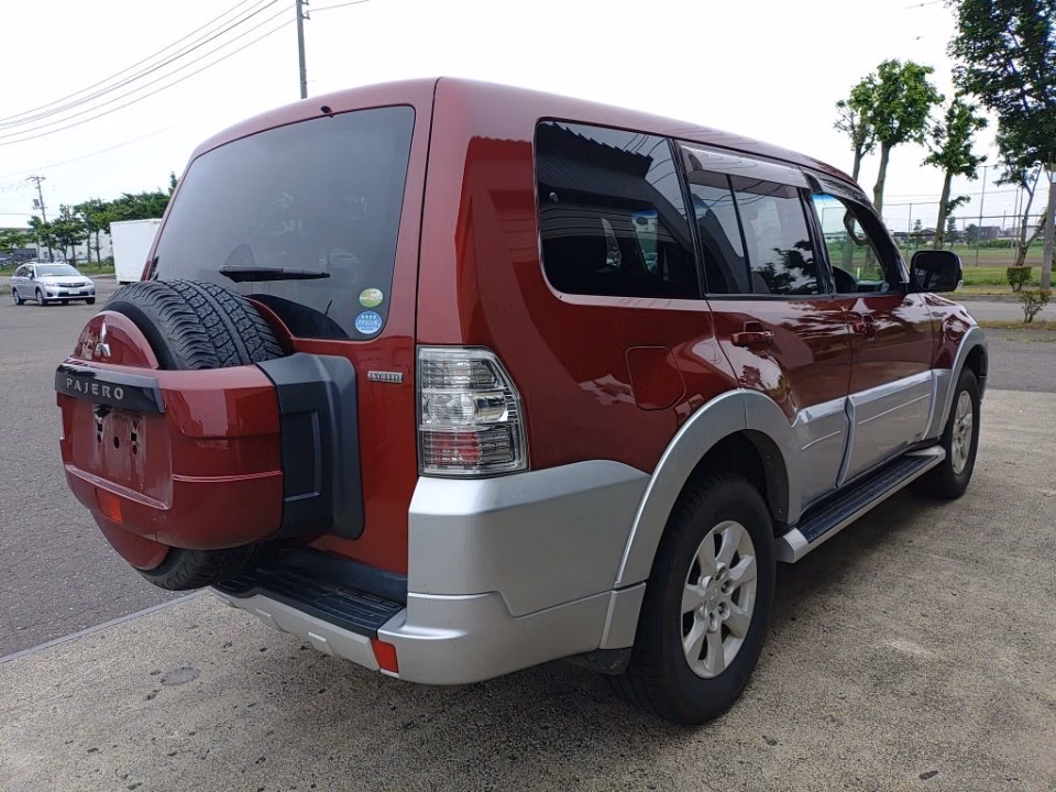 MITSUBISHI PAJERO