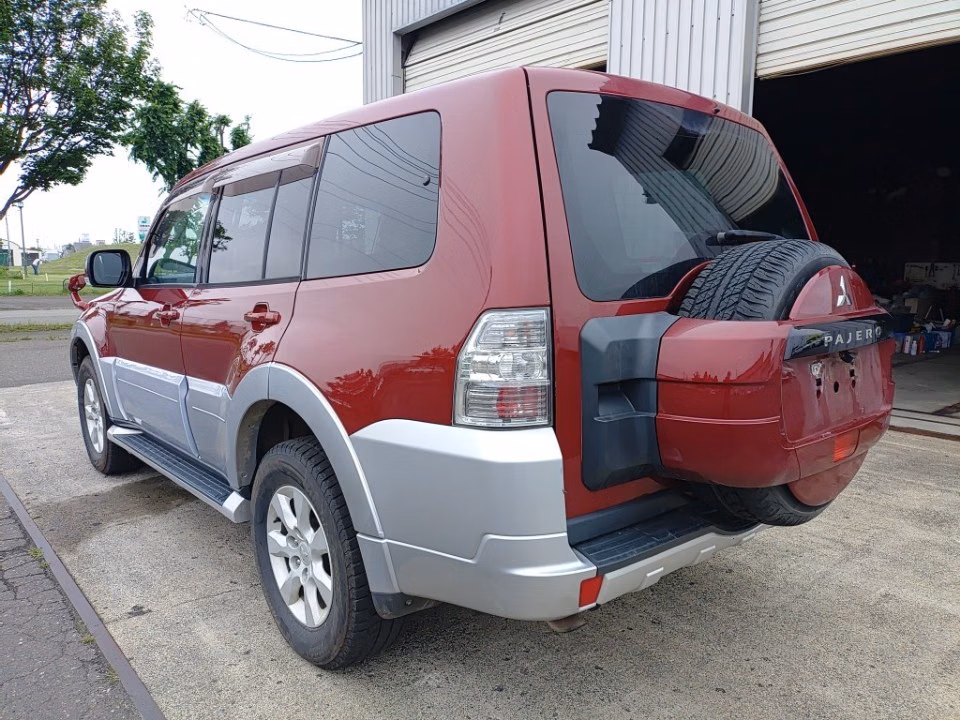 MITSUBISHI PAJERO