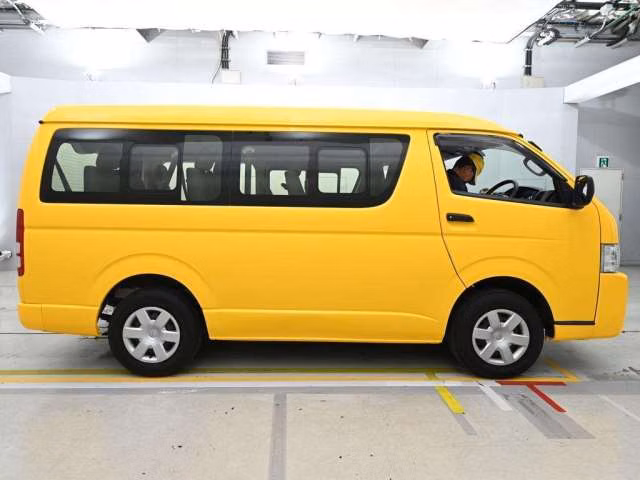 TOYOTA HIACE