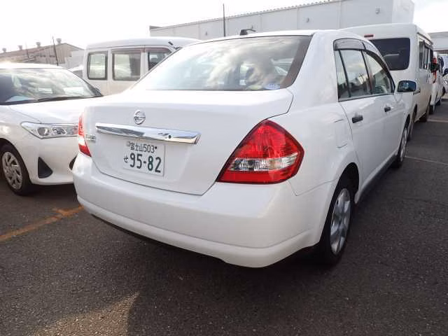 NISSAN TIIDA LATIO