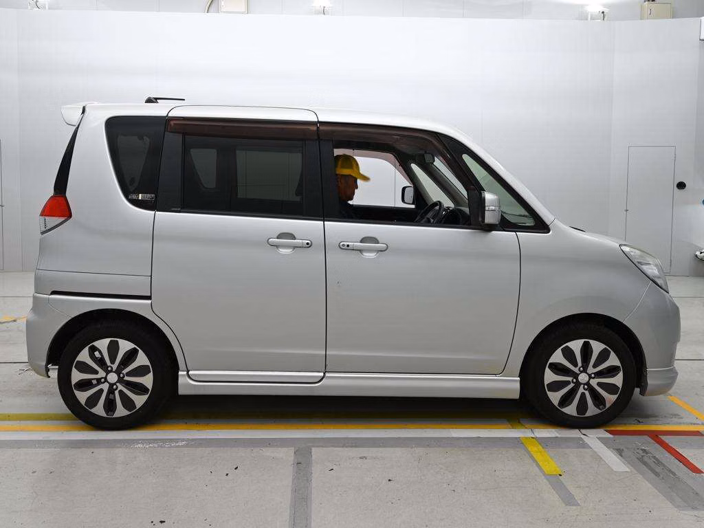 MITSUBISHI DELICA D:2