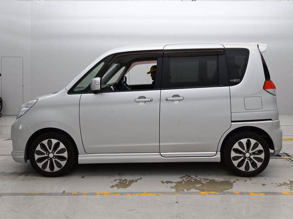 MITSUBISHI DELICA D:2