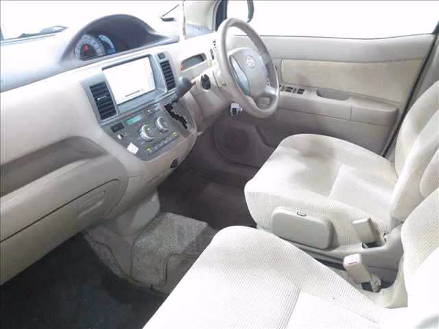 TOYOTA RAUM
