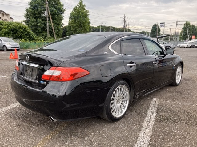 NISSAN FUGA