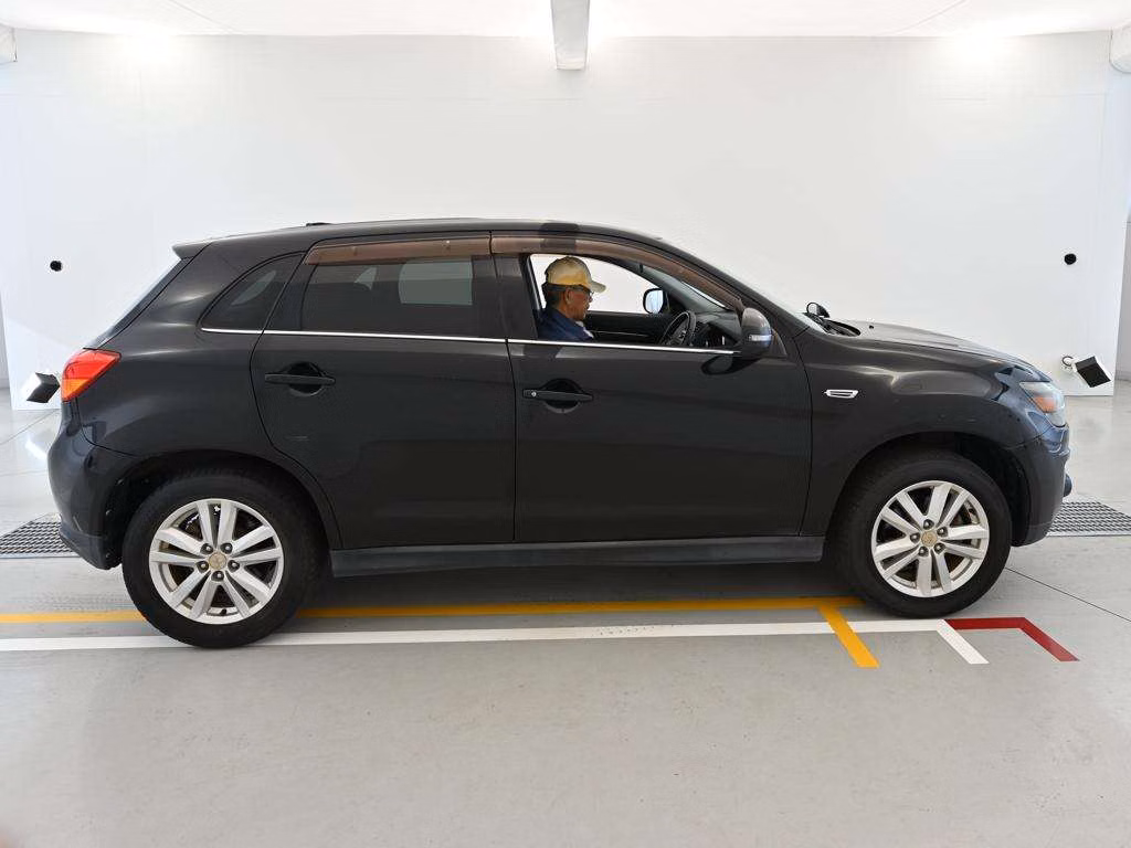 MITSUBISHI RVR