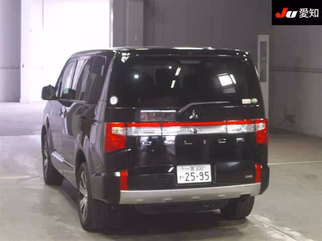 MITSUBISHI DELICA D:5