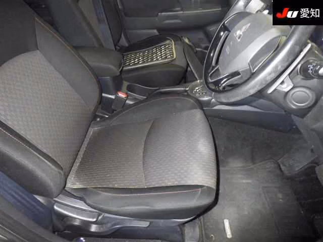 MITSUBISHI RVR