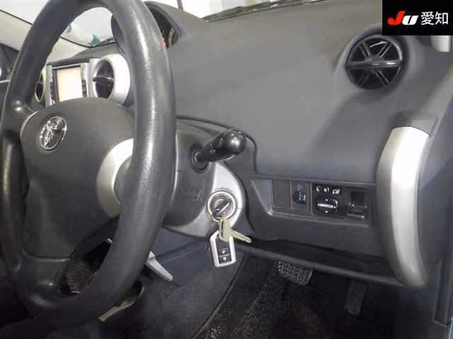 TOYOTA IST