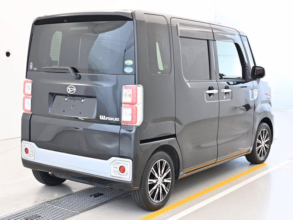 DAIHATSU WAKE
