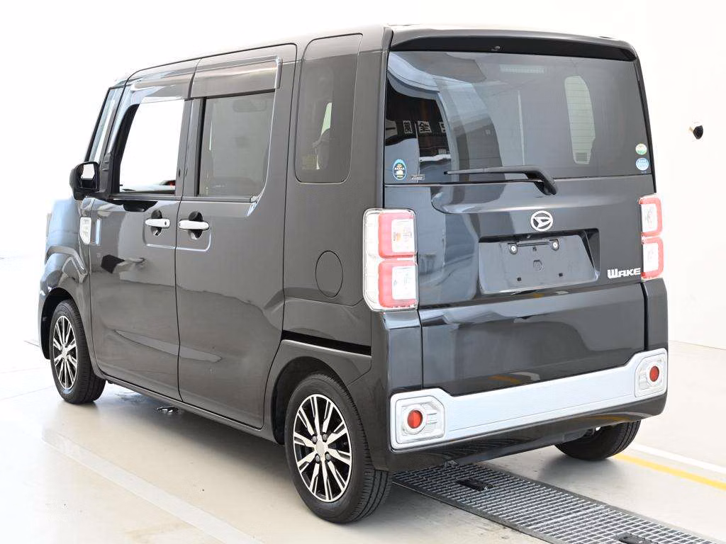 DAIHATSU WAKE