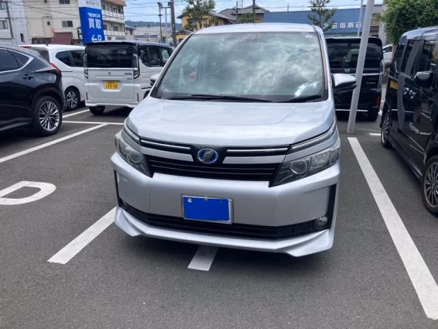 TOYOTA VOXY