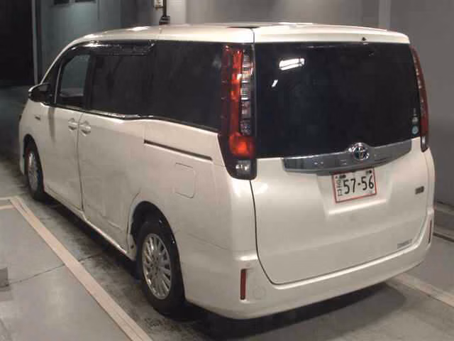 TOYOTA NOAH