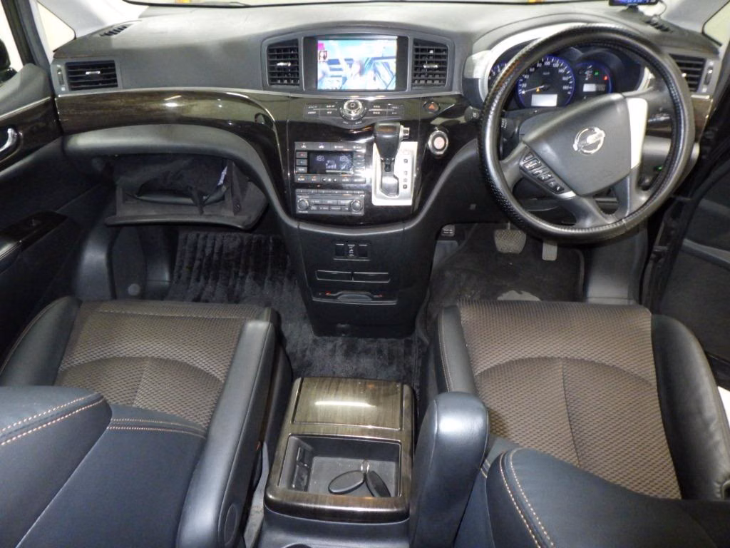 NISSAN ELGRAND