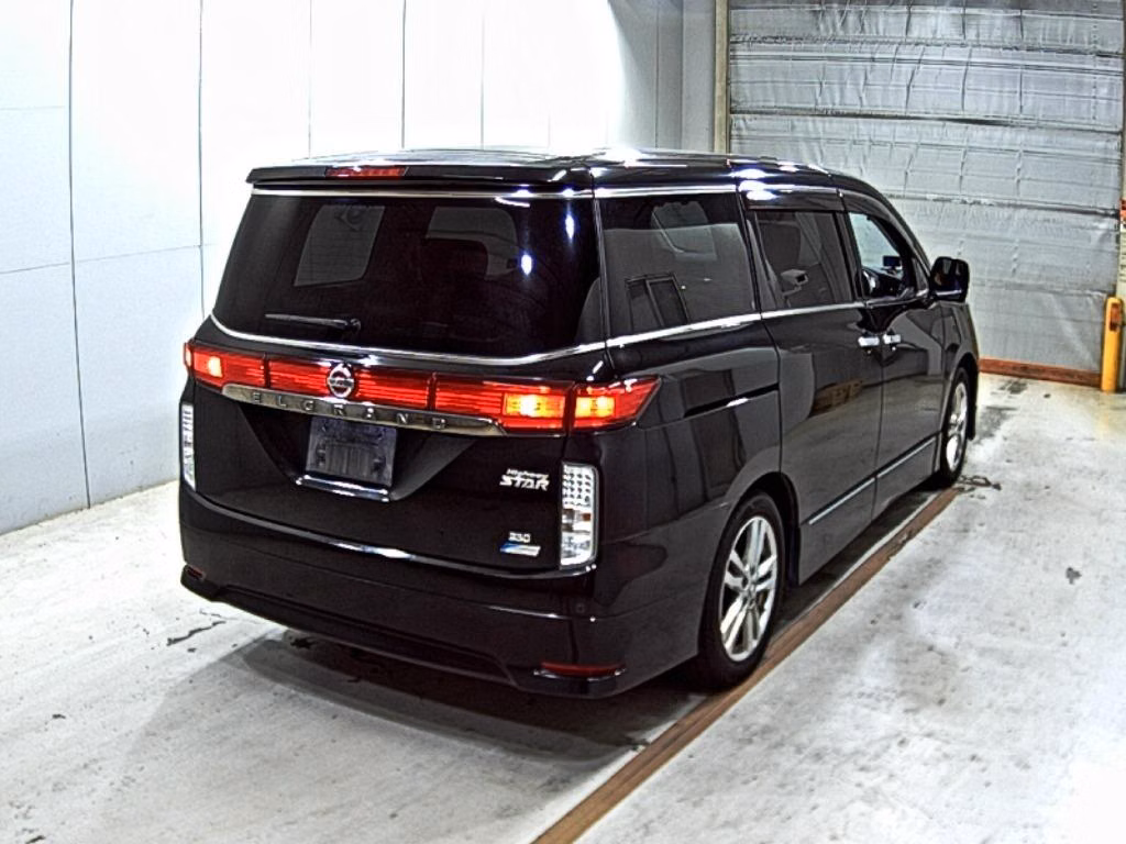 NISSAN ELGRAND