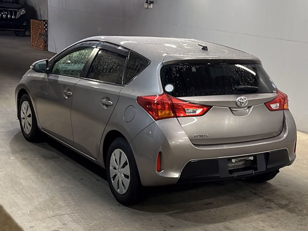 TOYOTA AURIS