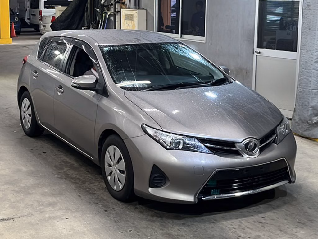 TOYOTA AURIS