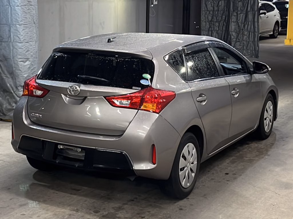 TOYOTA AURIS