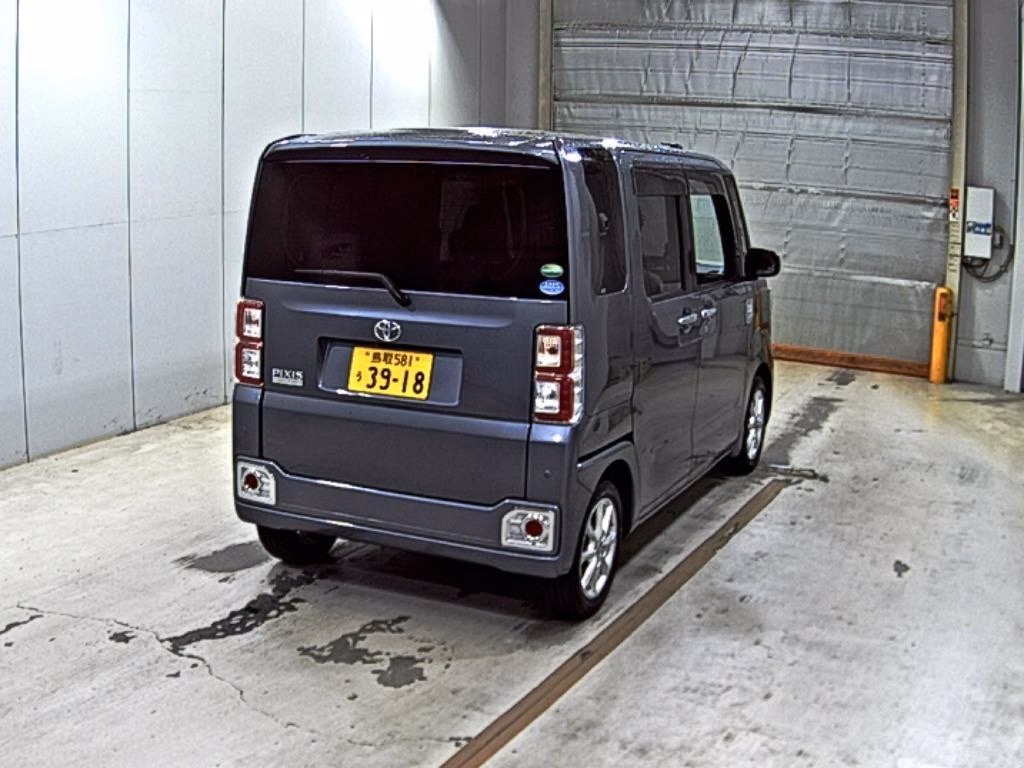 TOYOTA PIXIS MEGA