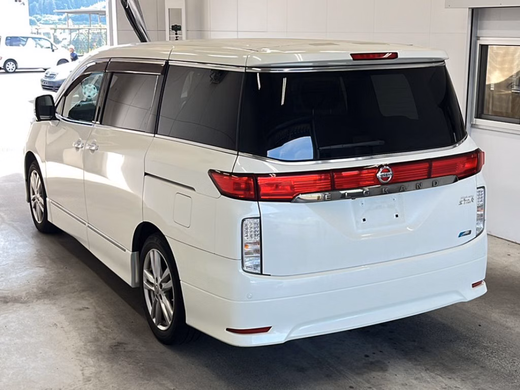 NISSAN ELGRAND