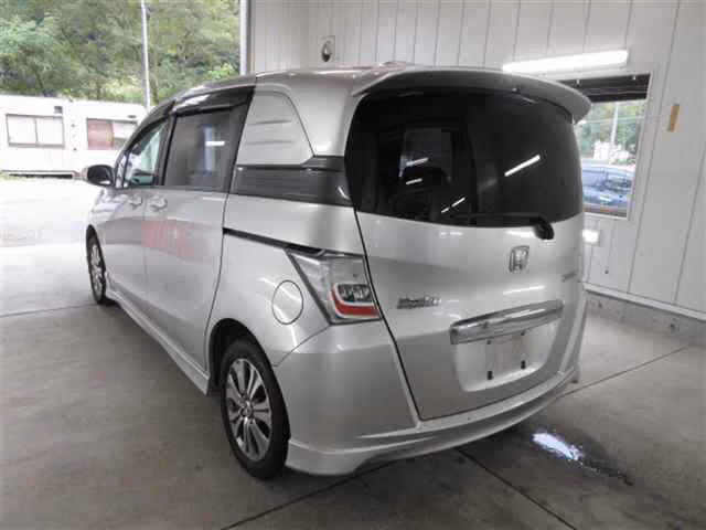 HONDA FREED SPIKE