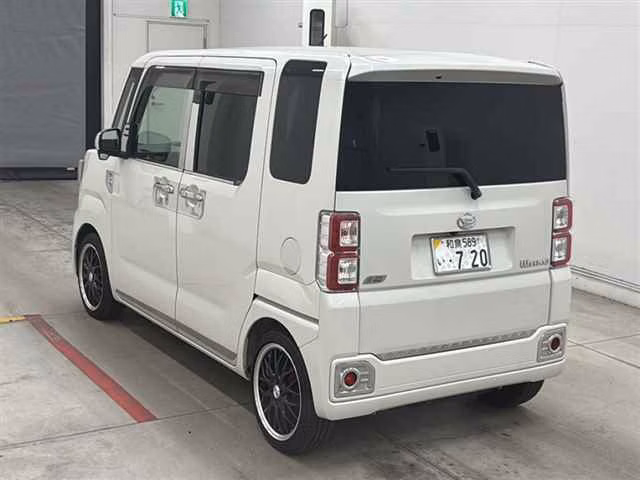 DAIHATSU WAKE