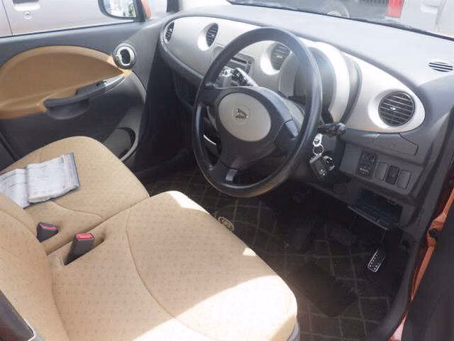 DAIHATSU MOVE LATTE