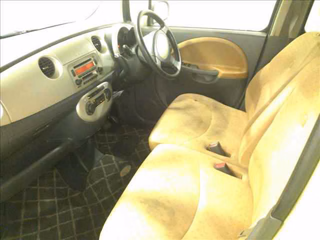 DAIHATSU MOVE LATTE