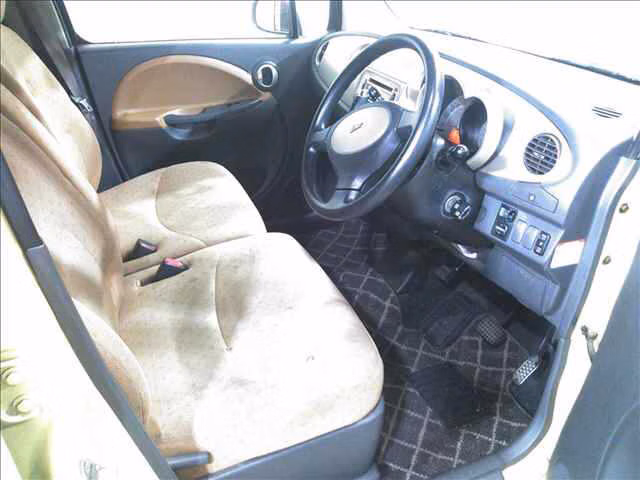 DAIHATSU MOVE LATTE