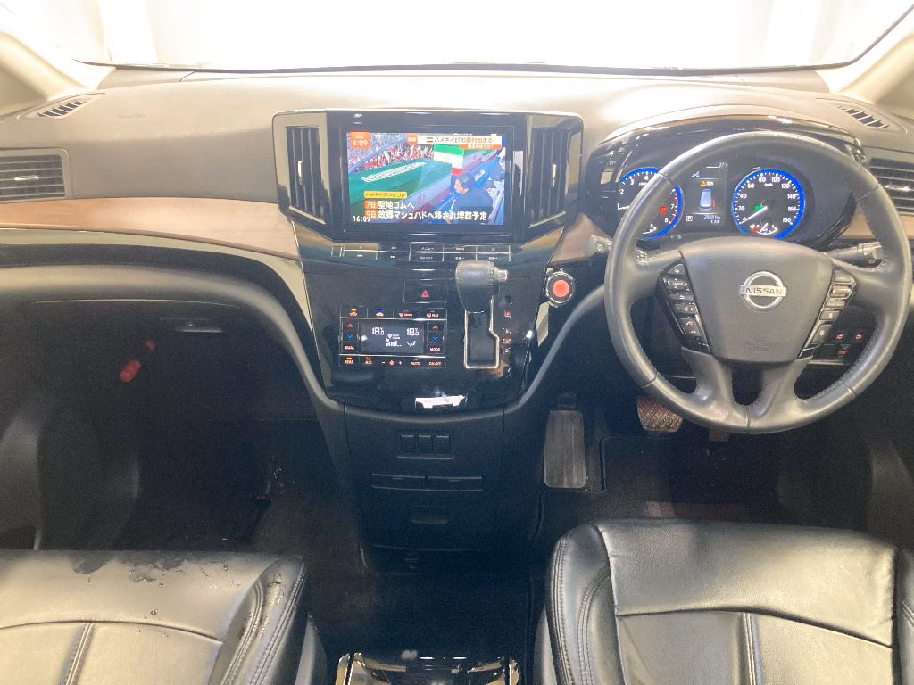 NISSAN ELGRAND
