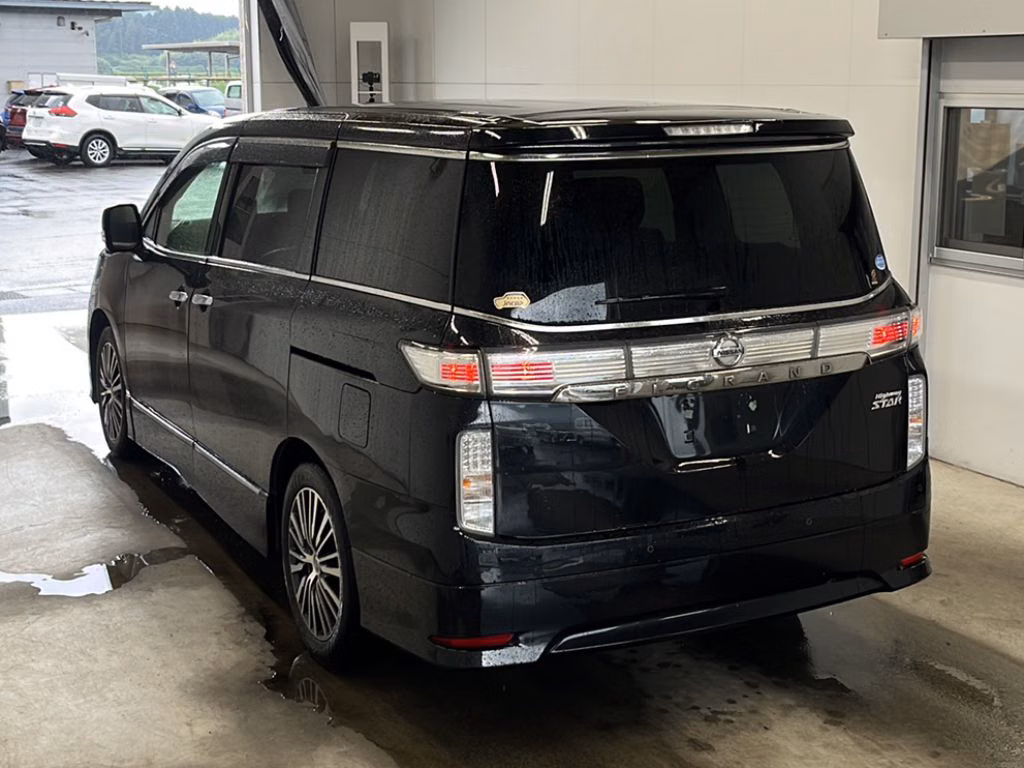 NISSAN ELGRAND