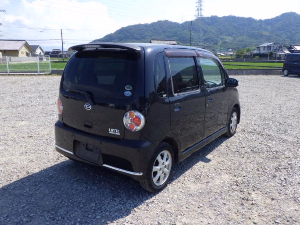 DAIHATSU MOVE LATTE